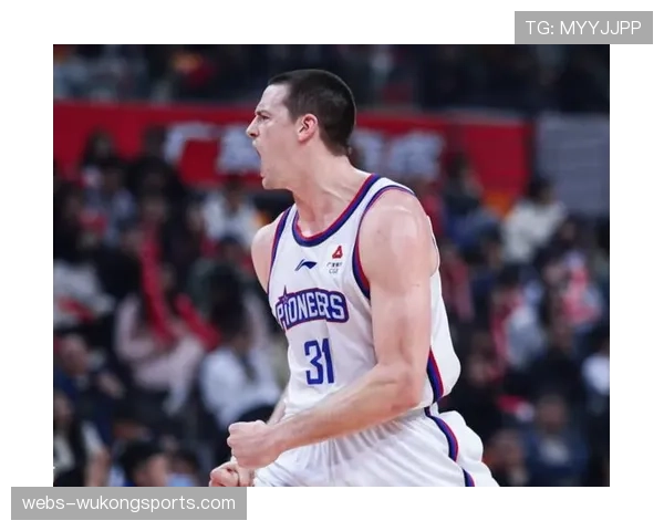 更衣室庆祝视频曝光:美国队泼水庆祝双冠,教练获“冰桶挑战”